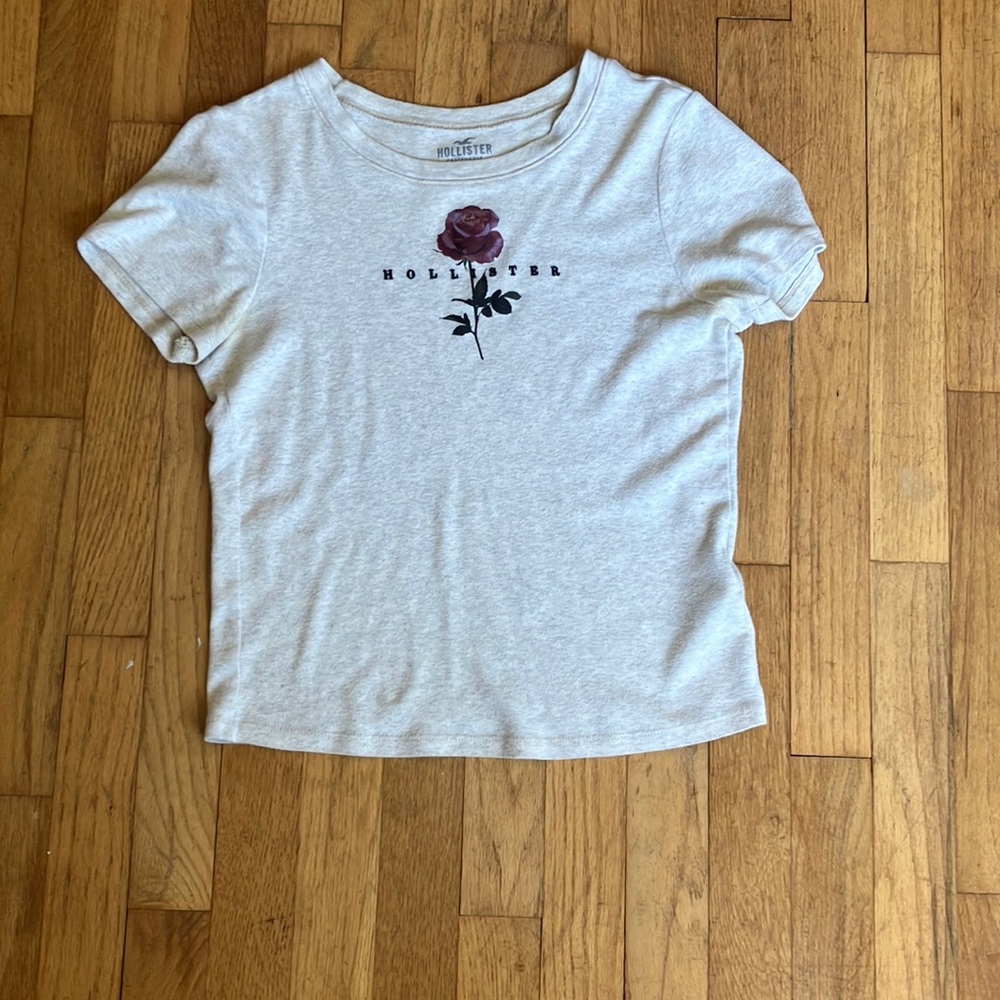 Women’s small Hollister shirt